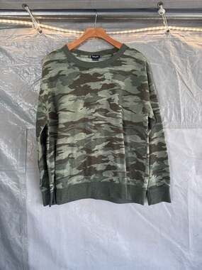 Splendid Women's Lightweight Camo Pullover Crewneck Sweatshirt Size Large